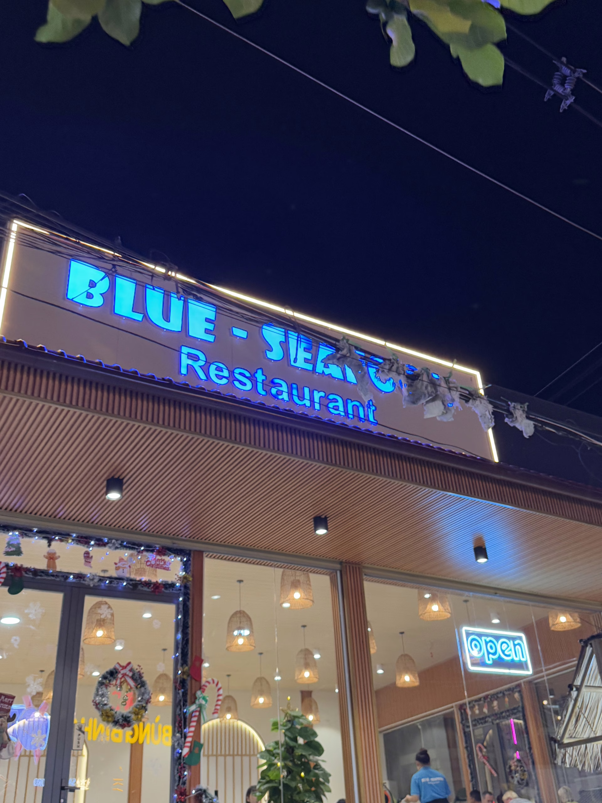 푸꾸옥 맛집 블루 씨푸드 레스토랑 입구