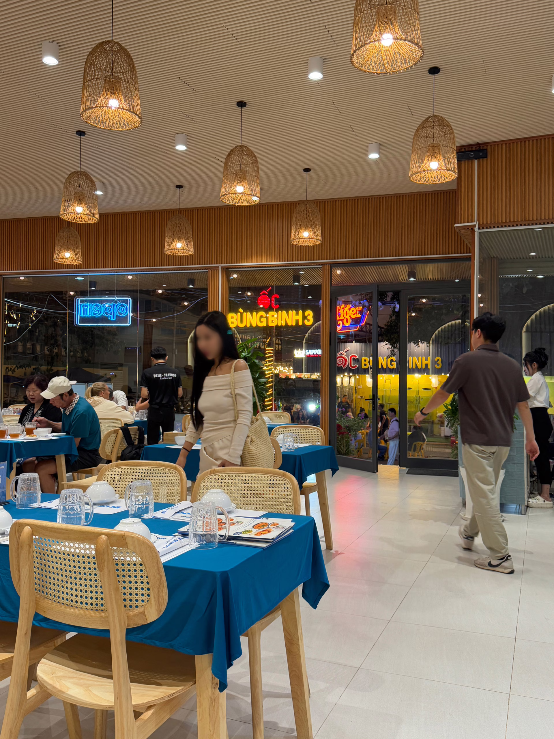 푸꾸옥 맛집 블루 씨푸드 레스토랑 내부